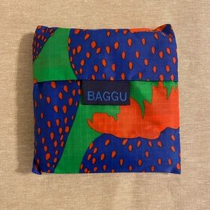 NWT BAGGU Standard Reusable in Electric Strawberry